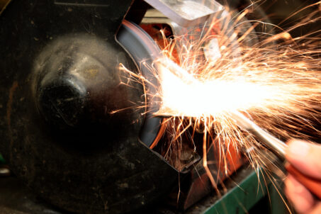 Bench grinder with sparks