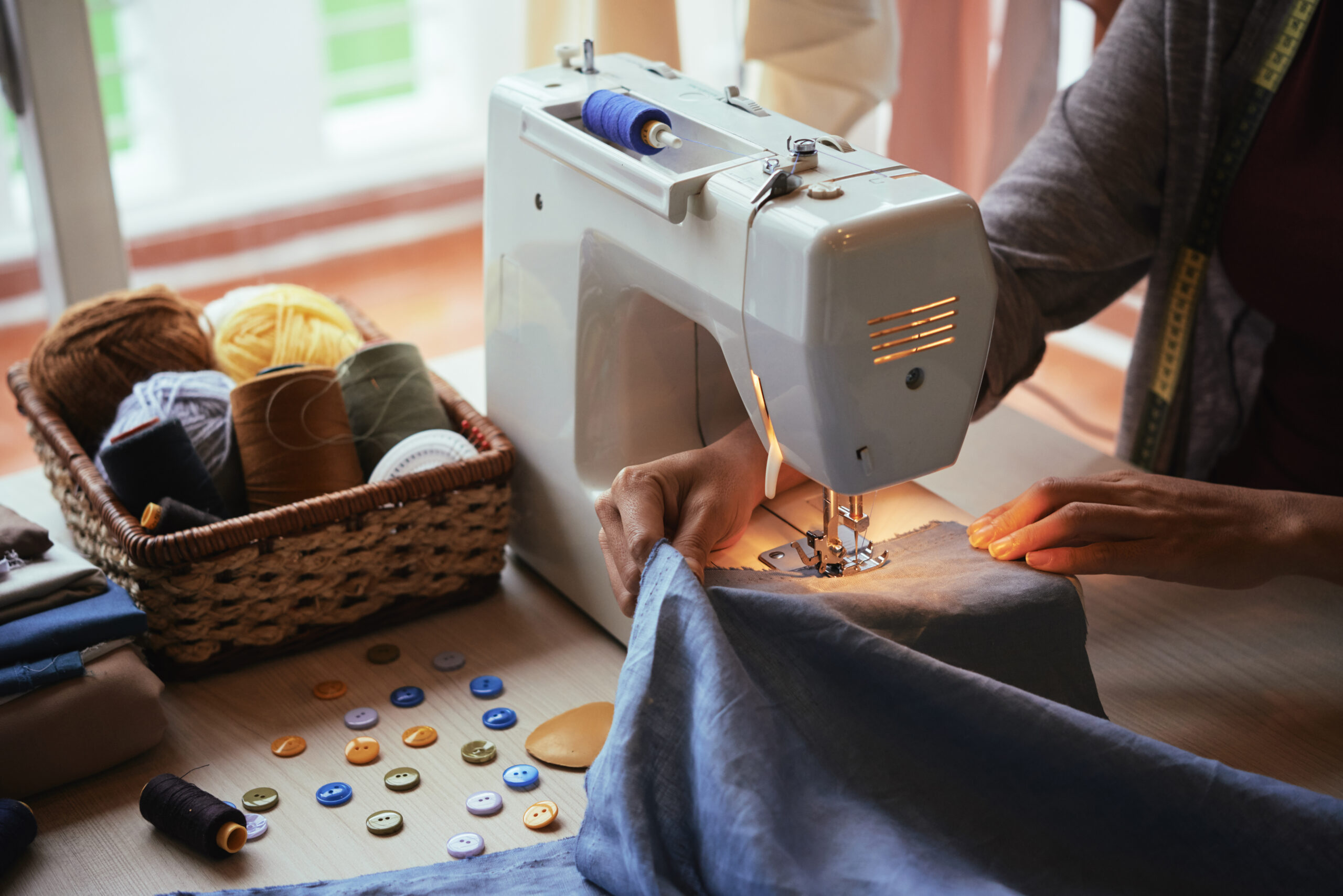 This handheld sewing machine changes thread color to match fabric