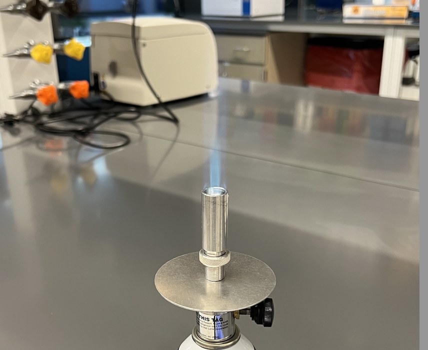 Butane burner with a blue flame ideal for heating